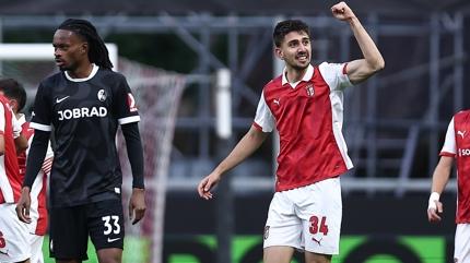 Demir Ege T�knaz sahnede! Avrupa Ligi'nde finale g�z k�rpt�