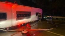 Bal�kesir'de can pazar�! Yolcu otob�s� devrildi: �l� ve yaral�lar var