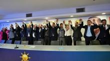 T�renle rozetleri tak�ld�! CHP'den istifa edip AK Parti'ye kat�ld�lar