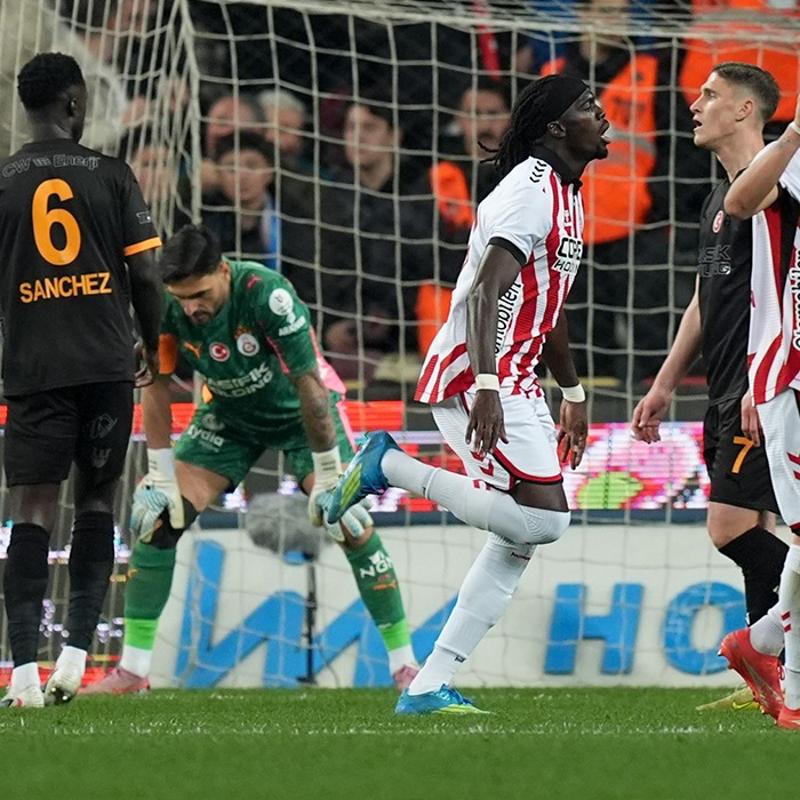 MA� SONUCU: Samsunspor 4-1 Galatasaray