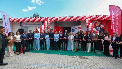 Hatay'da depremin ard�ndan 232'inci okulun a��l��� yap�ld�