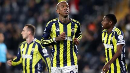 Fenerbah�e umutlar�n� s�rd�rd�! Talisca'dan hat-trick