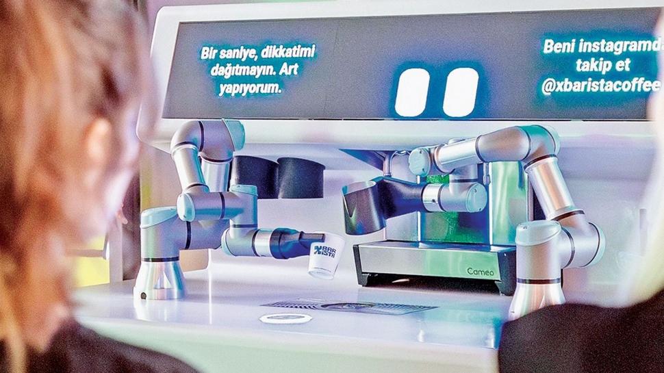 Yerli robotik barista işbaşında... Kahveyi metal eller hazırlayacak