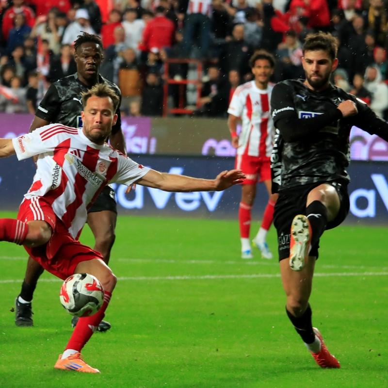Antalyaspor'dan ligde kalma yolunda kritik 1 puan!