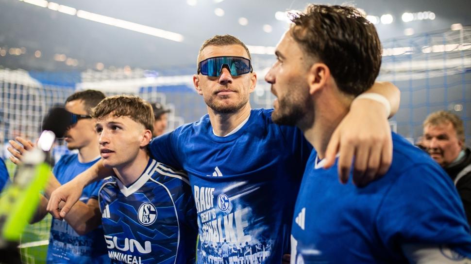 Schalke 04, 3 yıl aranın ardından yeniden Bundesliga'da!