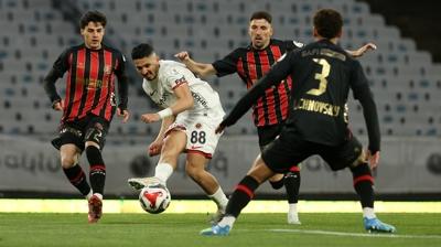 Gen�lerbirli�i ate� hatt�nda! Fatih Karag�mr�k umutlar�n� s�rd�rd�