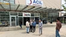 Tur otob�s� imdad�na yeti�ti! Sokak k�pekleri y�z�nden can�ndan oluyordu