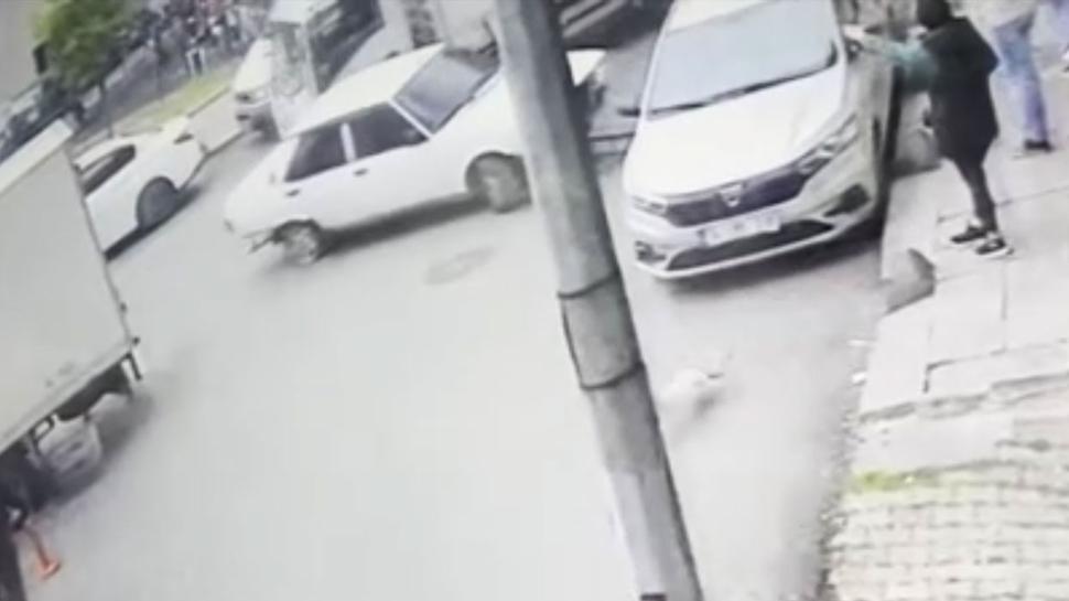 Bağcılar'da akılalmaz kaza: Freni boşalan araba 8 araca çarptı