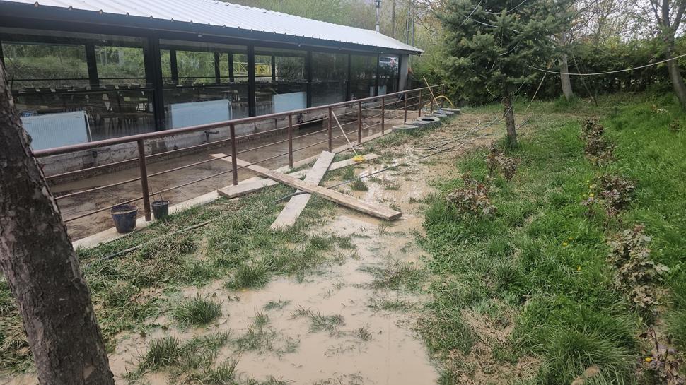 Sel restoranları yuttu! 