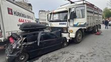 Ba�c�lar'da freni bo�alan kamyon deh�eti: 8 araca zarar verdi