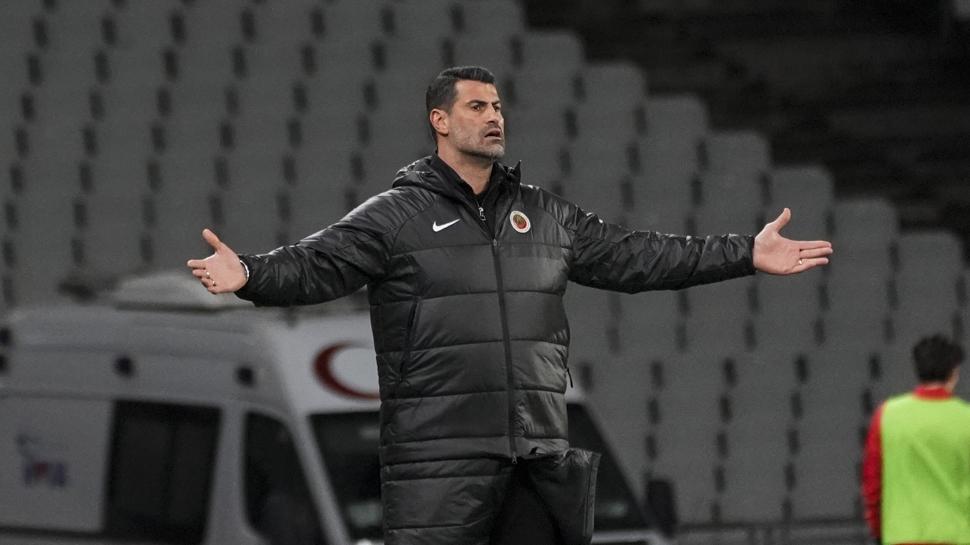 Volkan Demirel, maç bitti kırmızı kart gördü