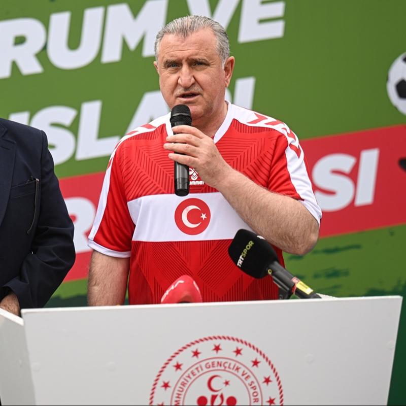Bakan Bak: Bizim �ocuklara Amerika'da ba�ar�lar diliyoruz