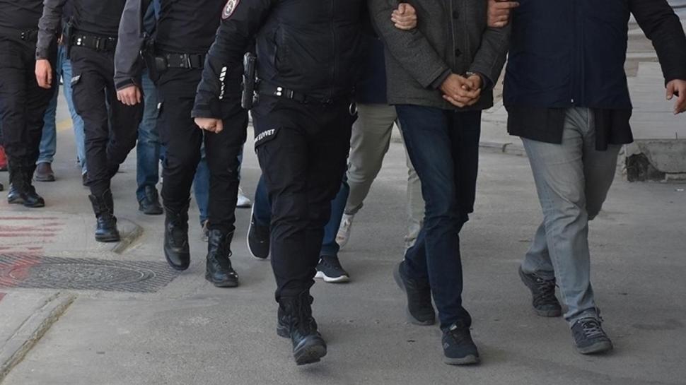 �stanbul merkezli 3 ilde �change� ara� �ebekesi ��kertildi: 13 g�zalt�