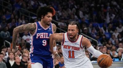 New York Knicks'ten Philadelphia 76ers kar��s�nda g�vde g�sterisi