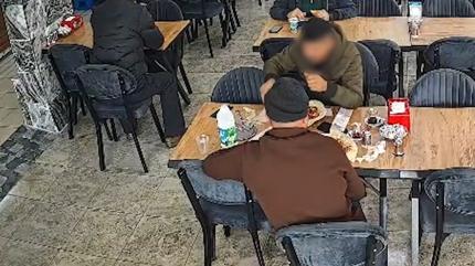 Restoranda �kart arabada� oyunu: Ayran� bile g�t�rd�ler