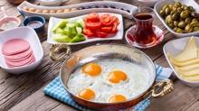 Y�llard�r yanl�� biliyormu�uz: Yumurtay� asla b�yle pi�irmeyin! T�m proteini yok oluyor