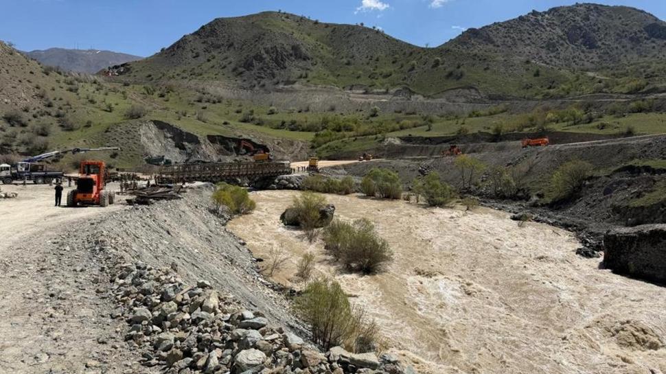 Hakkari-Van yoluna TSK eli değdi: Panel köprüde sona gelindi