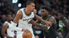 Minnesota Timberwolves'u farkl� yenen San Antonio Spurs, seride e�itli�i yakalad�