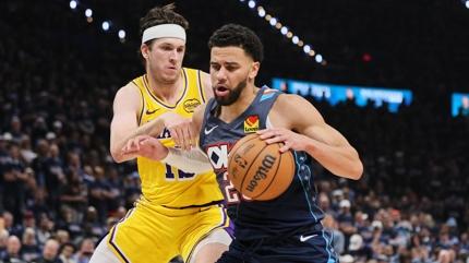 Oklahoma City Thunder sahas�nda Los Angeles Lakers'� ma�lup ederek seriyi 2-0 yapt�