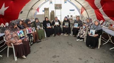 Anneler G�n�'nde umutlu bekleyi�! Diyarbak�r anneleri kararl�l���n� s�rd�r�yor