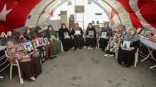 Anneler G�n�'nde umutlu bekleyi�! Diyarbak�r anneleri kararl�l���n� s�rd�r�yor