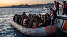 Mavi vatanda ku� u�urtulmuyor: �zmir a��klar�nda 32 d�zensiz g��men yakaland�