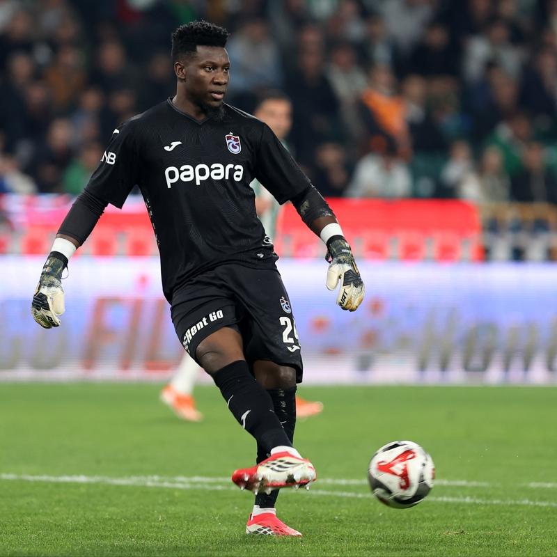 Trabzonspor'da Onana �oku! Oyuna devam edemedi...