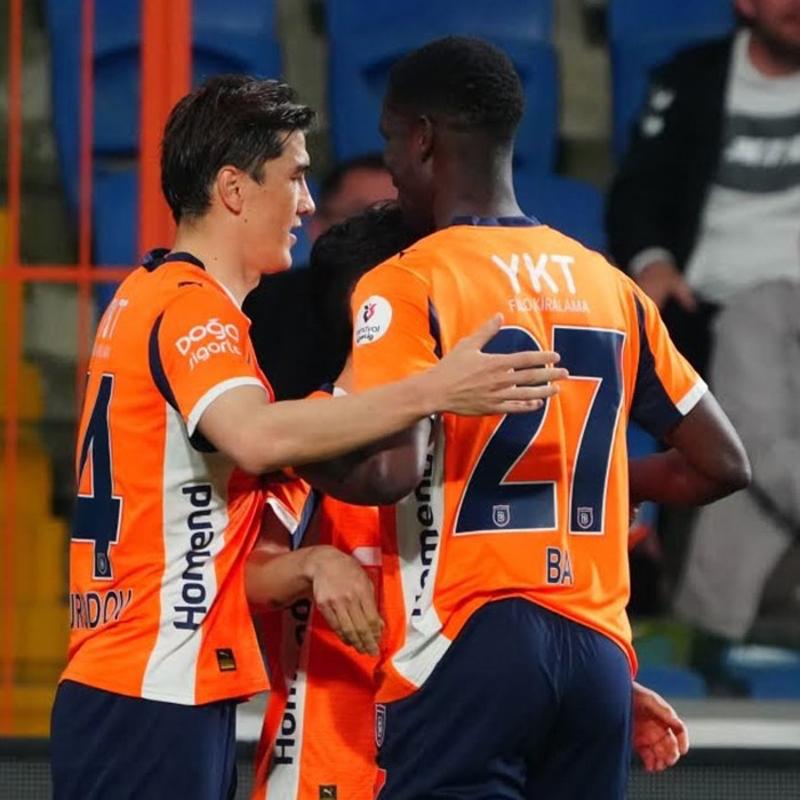 Ba�ak�ehir'den, Samsun kar��s�nda 3 goll� 3 puan