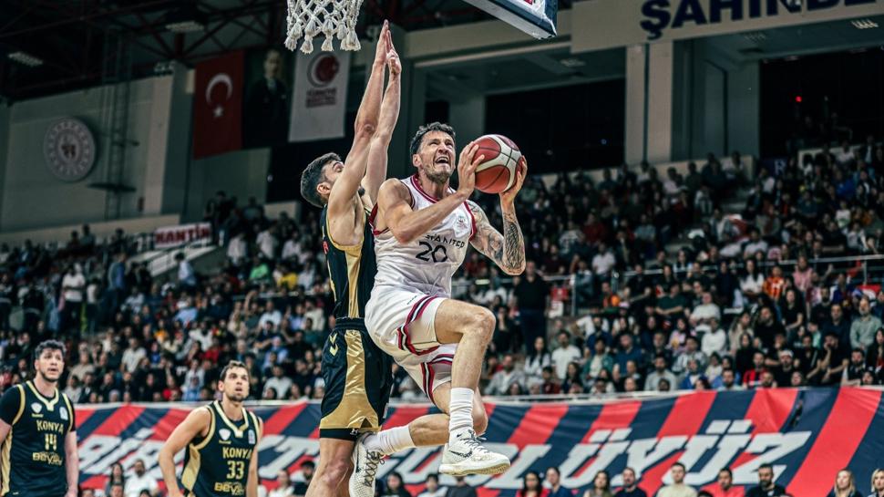 Gaziantep Basketbol seride 1-0 öne geçti