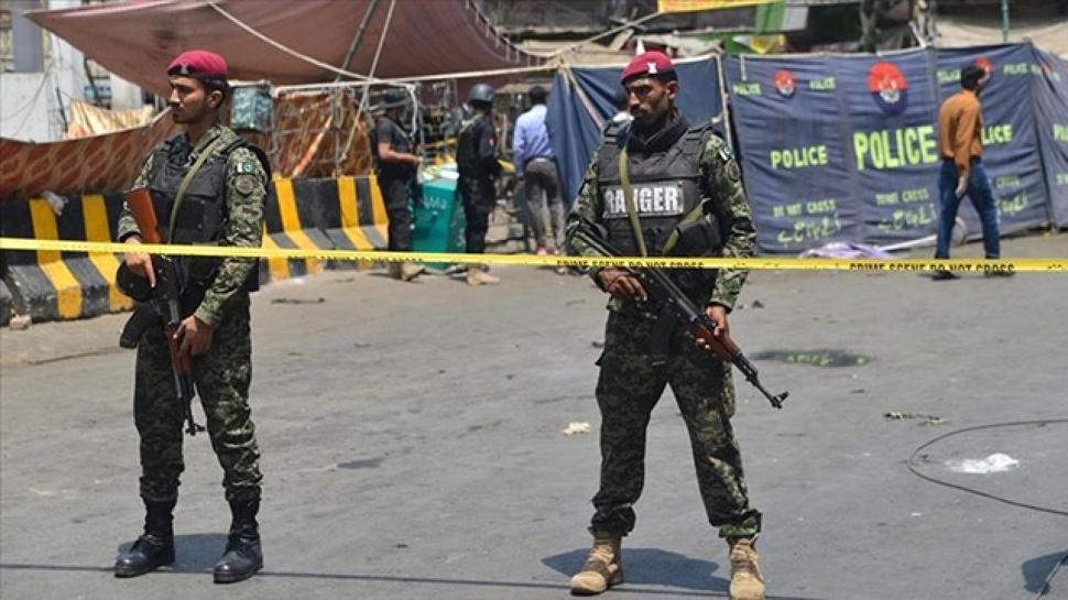 Pakistan'da intihar saldırısı düzenlendi: 12 polis hayatını kaybetti