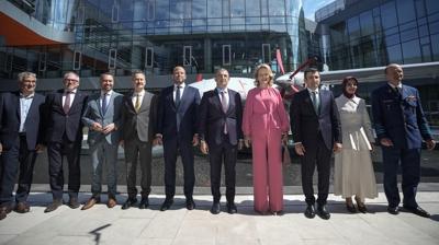 Baykar'a kraliyet ziyareti! Krali�e Mathilde milli S�HA'lar� yerinde inceledi