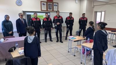 Yunus polisleriyle tan��ma hayali yazd��� mektupla ger�ek oldu