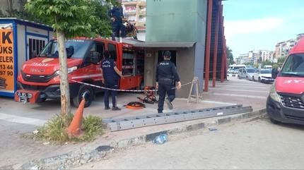 Otomatik kap� a��ld�, facia geldi! Gen� adam asans�rde hayat�n� kaybetti