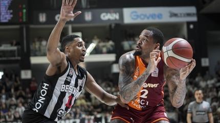 Pota derbisinde Galatasaray, Be�ikta�'� devirdi