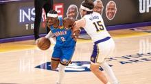 Oklahoma City Thunder, Los Angeles Lakers'� farkl� yenerek seriyi 3-0 yapt�