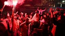 Taksim'de Galatasaray'�n �ampiyonluk kutlamas�nda ��kan kavgada 1 ki�i yaraland�