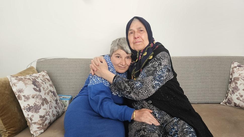 Yar�m as�rl�k anne �efkati! Engelli k�z�na 50 y�ld�r g�z� gibi bak�yor