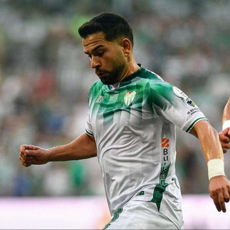 Bursaspor'da kaptan veda etti: Muhammet Demir ile yollar ayr�ld�