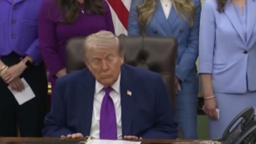 Oval Ofis'te derin sessizlik: Trump kameralar önünde uyuya kaldı