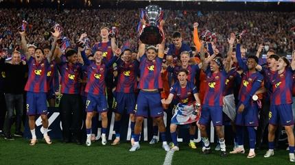 �spanya'da �ampiyon Barcelona! Real Madrid'i yenip kutlad�lar...