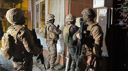 Viran�ehir'de zehir tacirlerine b�y�k darbe... Sokak sokak harita ��kt�, 97 torbac� paketlendi