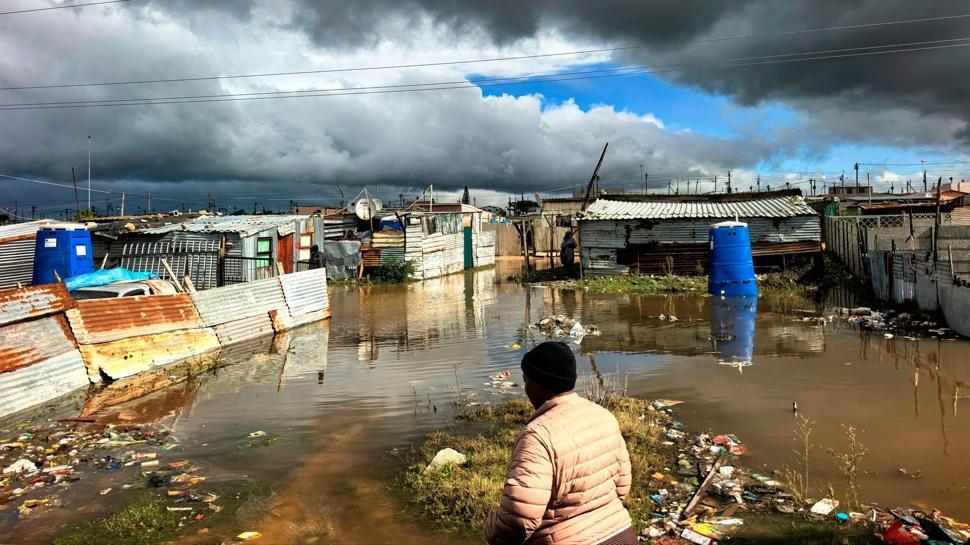 Güney Afrika'yı sel ve fırtına vurdu: Ulusal afet hali ilan edildi