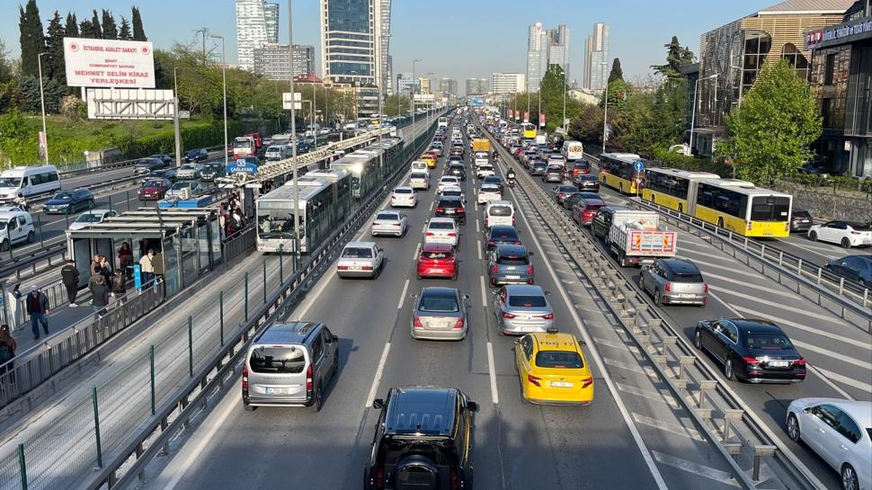 İstanbul'da iş çıkışı trafiği... Yoğunluk yüzde 80'e ulaştı