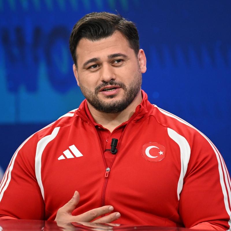 R�za Kayaalp: Allah bize b�y�k i�ler yapmay� nasip etti