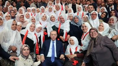 Topra��n emek�ileri Be�tepe'de! Ba�kan Erdo�an �ift�ilerle bulu�tu