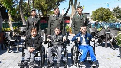 Mehmet�ik, 108 tekerlekli sandalyeyi ihtiya� sahiplerine ula�t�rd�