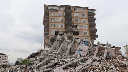 Depremde 77 ki�i hayat�n� kaybetmi�ti... H�nkar Apartman� davas�nda karar ��kt�