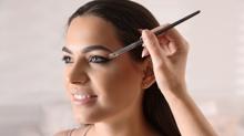 Ahu g�z makyaj�n�n 3 p�f noktas�: Bir bakan bir daha bak�yor