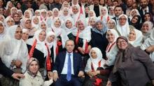 Ba�kan Erdo�an'dan �ift�i kad�nlarla hat�ra foto�raf�