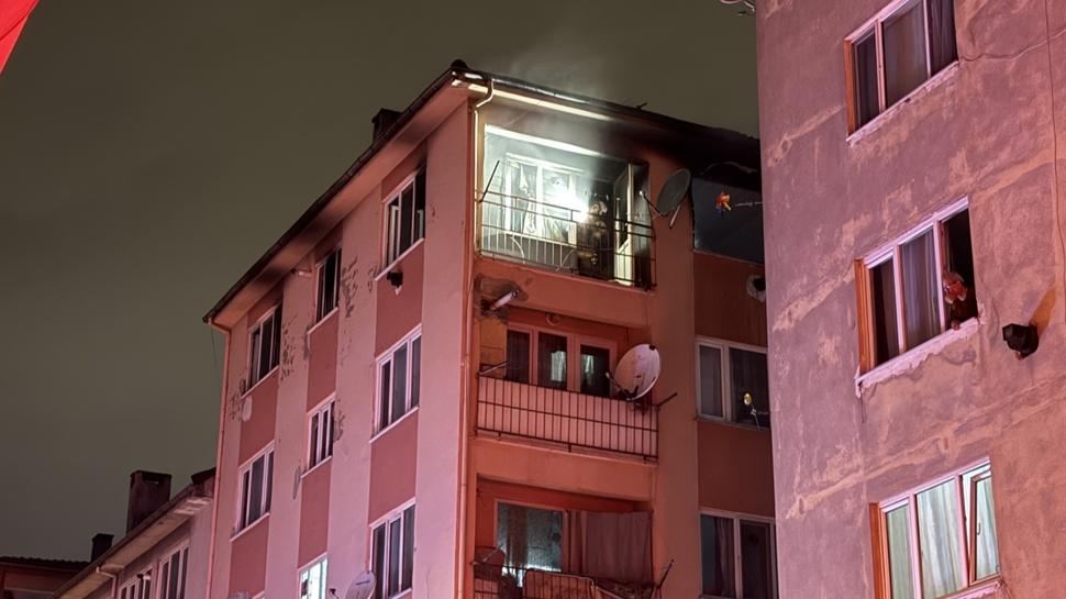Bursa'da faciadan d�n�ld�! 6 katl� binada yang�n pani�i